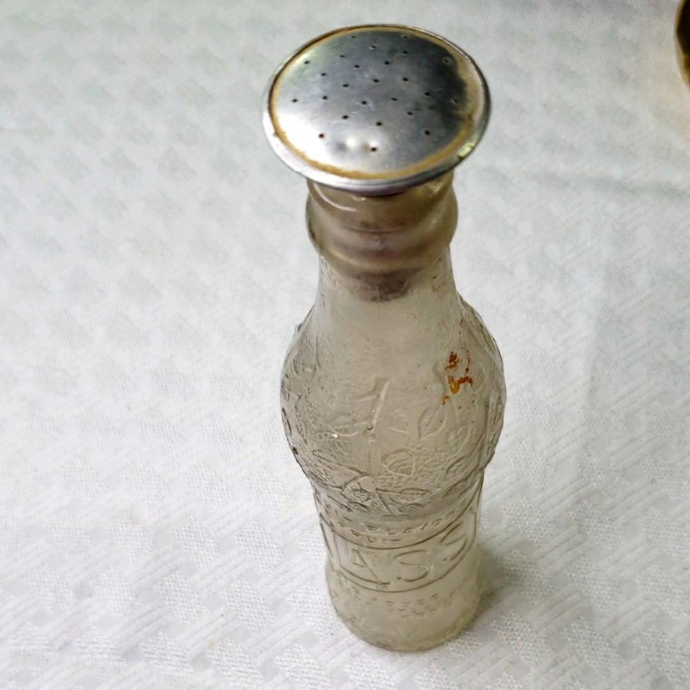1927 Klassy KB Fruit Flavor Bottle Sprinkler